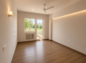 Room in 2.5 BHK Apartment at Silverglades The Melia, Sohna Sector 35 – for Rent