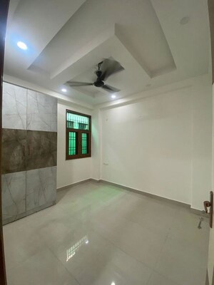 Room in 2 BHK Apartment at Saya Gold Avenue, Vaibhav Khand – for Rent