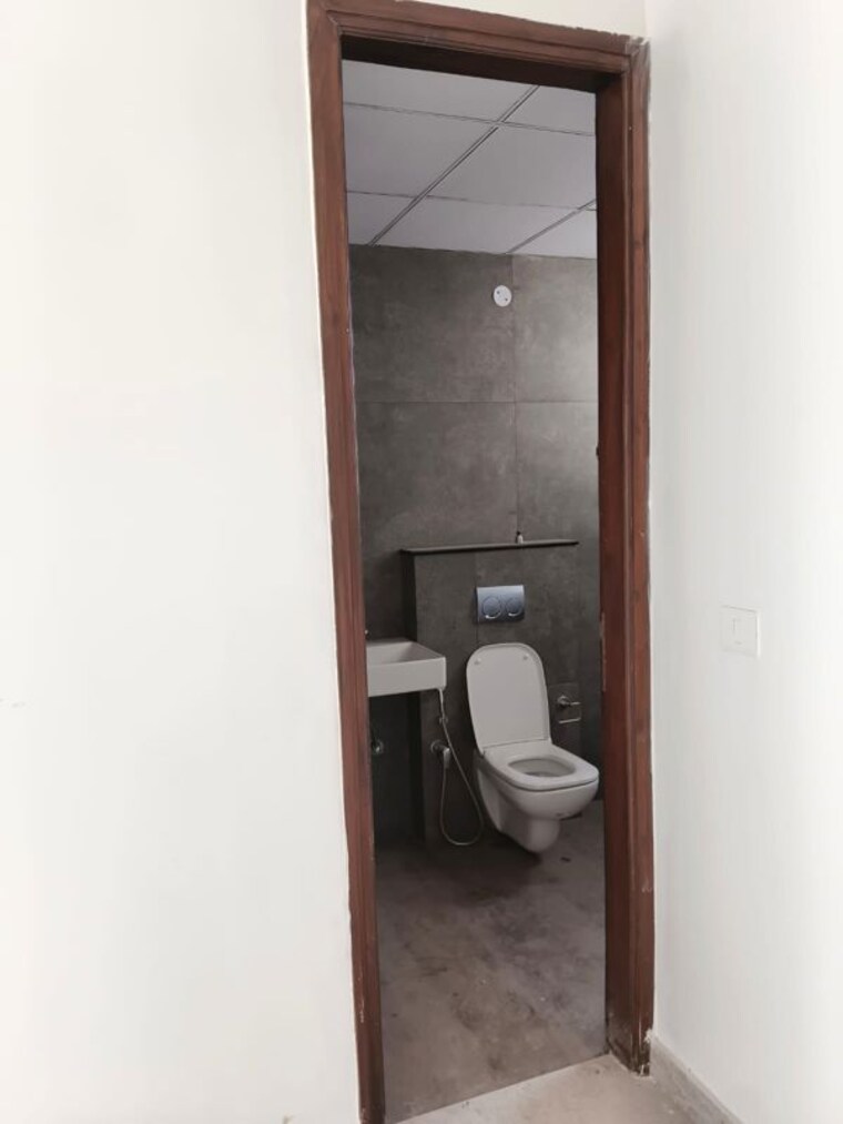 Bathroom, malwa-escon-primera 3 Bedroom 1800 Sq.Ft. Apartment In International Airport Road Zirakpur 10474234