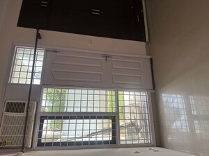 Room in 3.5 BHK Builder Floor at Sushant Lok Iii – for Rent