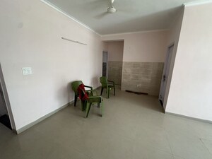 Room in 3.5 BHK Builder Floor at Sushant Lok Iii – for Rent