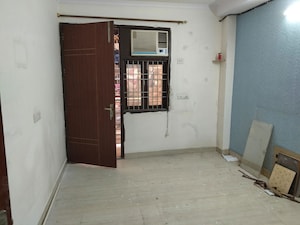 Room in 3 BHK Builder Floor at Govindpuri – for Rent