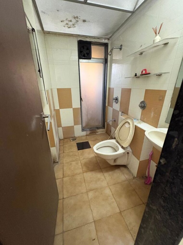 Bathroom, bhakti-heights-tilak-nagar 2 Bedroom 650 Sq.Ft. Apartment In Tilak Nagar Mumbai 10474306