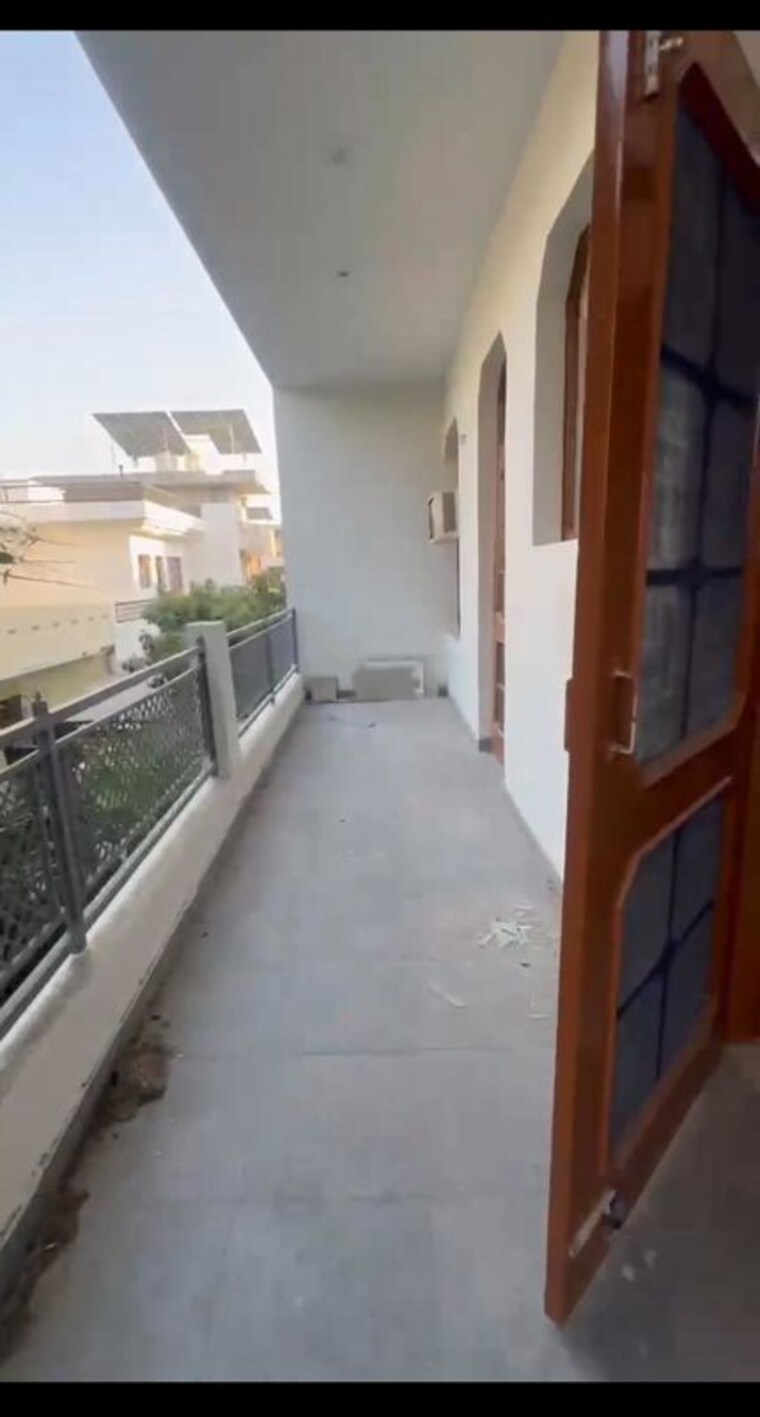 Balcony, sector 21 3 Bedroom 250 Sq.Yd. Independent House In Sector 21 Panchkula 10474239