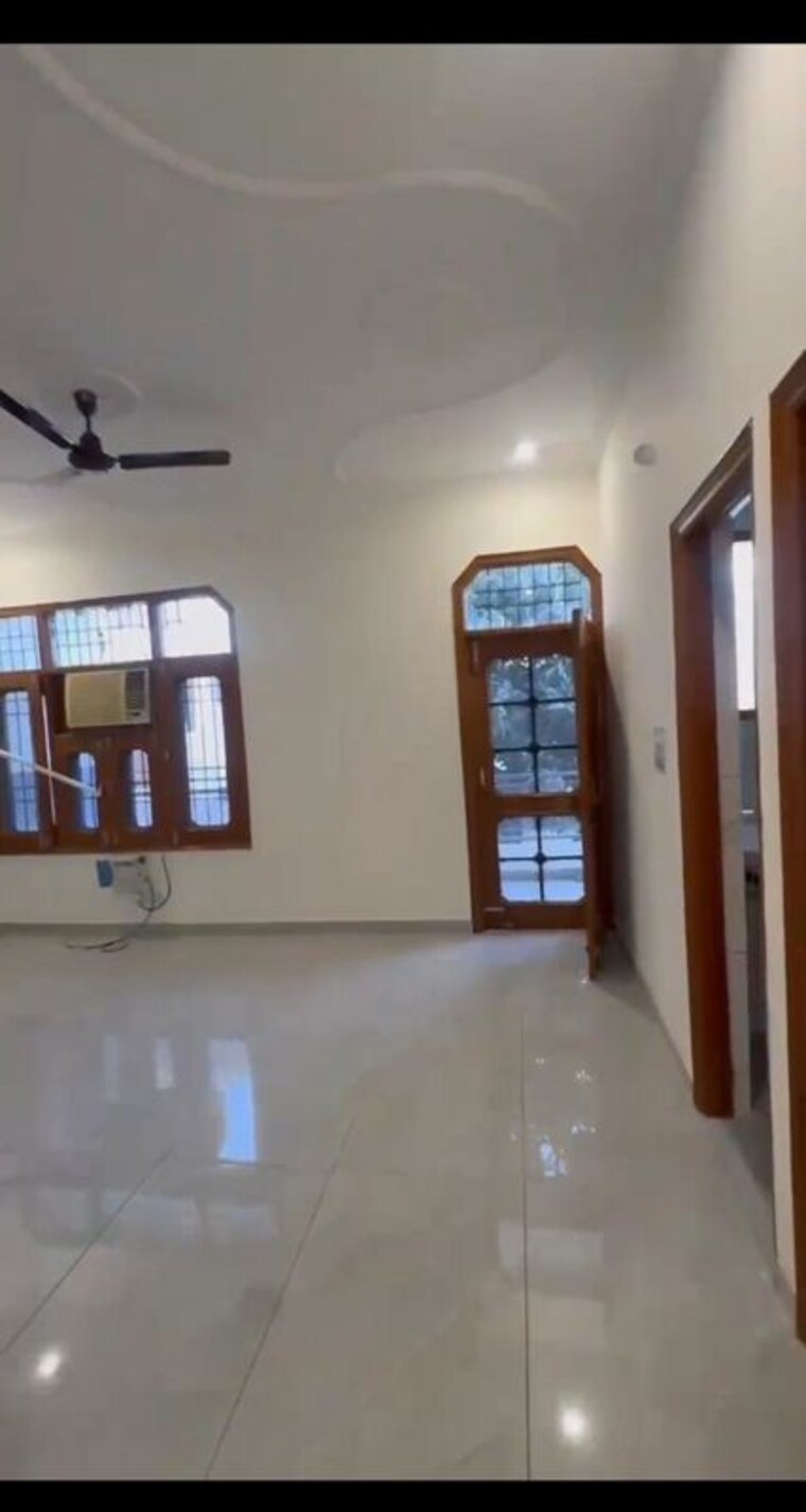 Hall, sector 21 3 Bedroom 250 Sq.Yd. Independent House In Sector 21 Panchkula 10474239