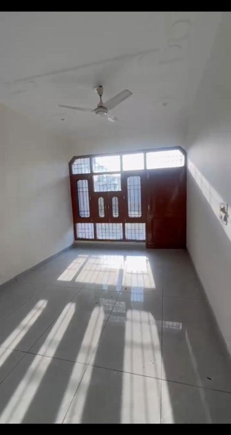 Hall, sector 21 3 Bedroom 250 Sq.Yd. Independent House In Sector 21 Panchkula 10474239