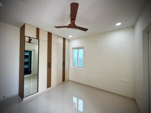 Room in 3 BHK Apartment at Rajapushpa Provincia, Narsingi – for Rent