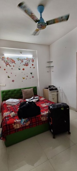 Team Area in 2 BHK Apartment at Mowa – for Rent