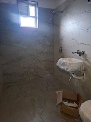 Bathroom in 4 BHK Apartment at Lakdi Ka Pul – for Rent
