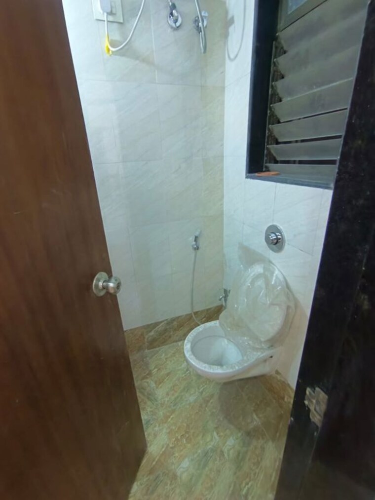 Bathroom, chembur 3 Bedroom 1300 Sq.Ft. Apartment In Chembur Mumbai 10474396
