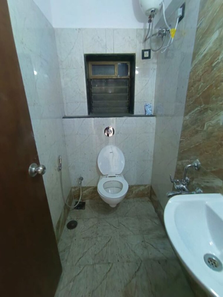 Bathroom, chembur 3 Bedroom 1300 Sq.Ft. Apartment In Chembur Mumbai 10474396