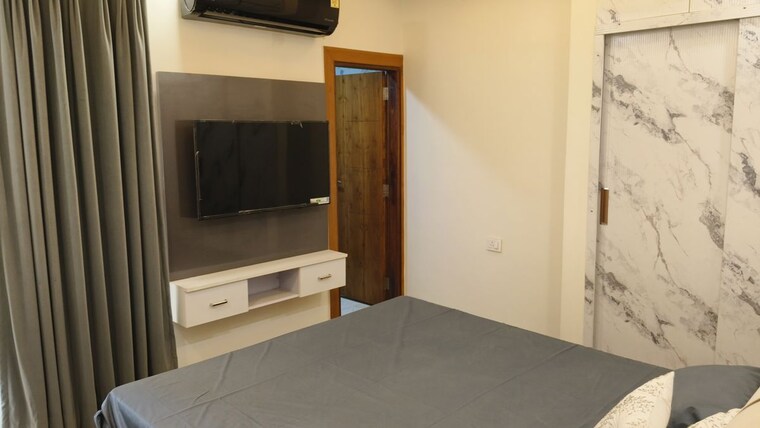 Room, bptp-district-3 3 Bedroom 180 Sq.Yd. Builder Floor In Sector 85 Faridabad 10474411