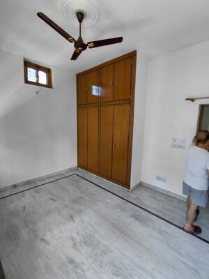 Room in 1 BHK Builder Floor at Ballupur – for Rent