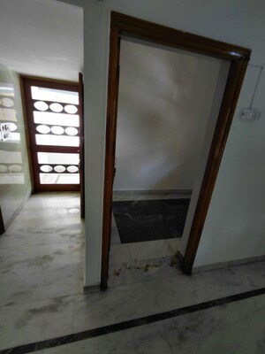 Room in 1 BHK Builder Floor at Ballupur – for Rent
