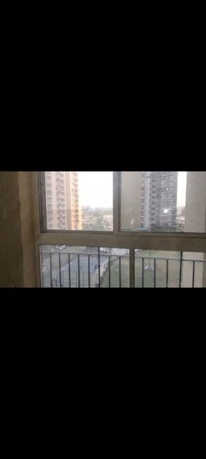 Room in 3 BHK Apartment at Trident Embassy Reso, Sector 1 Greater Noida – for Rent