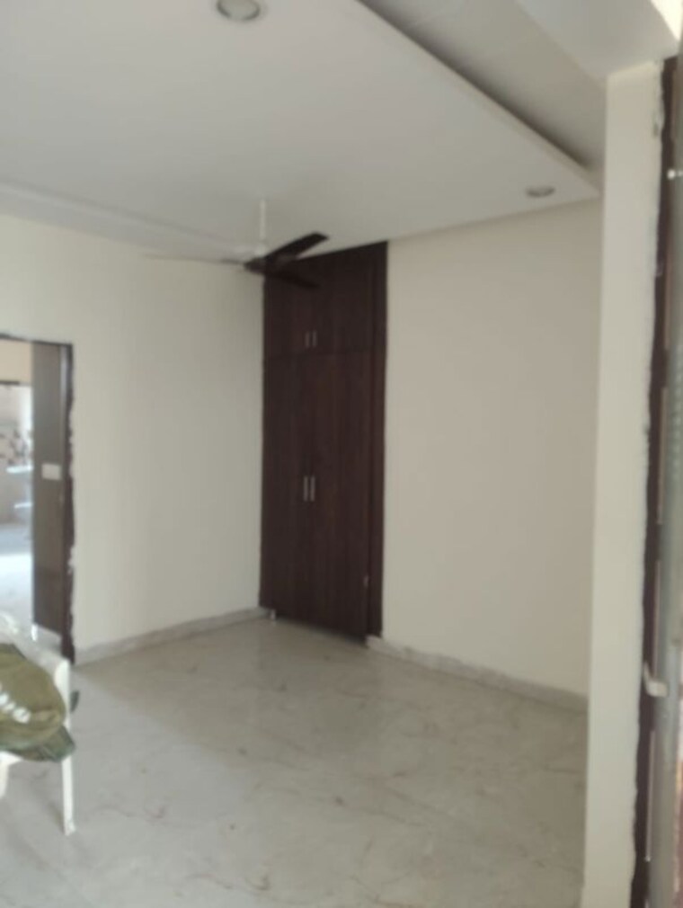 Room, kharar road 3 Bedroom 1800 Sq.Ft. Apartment In Kharar Road Mohali 10474444