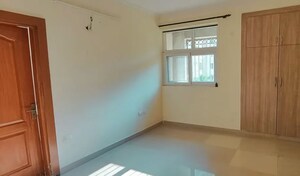 Room in 3 BHK Apartment at Amrapali Silicon City, Sector 76 – for Rent