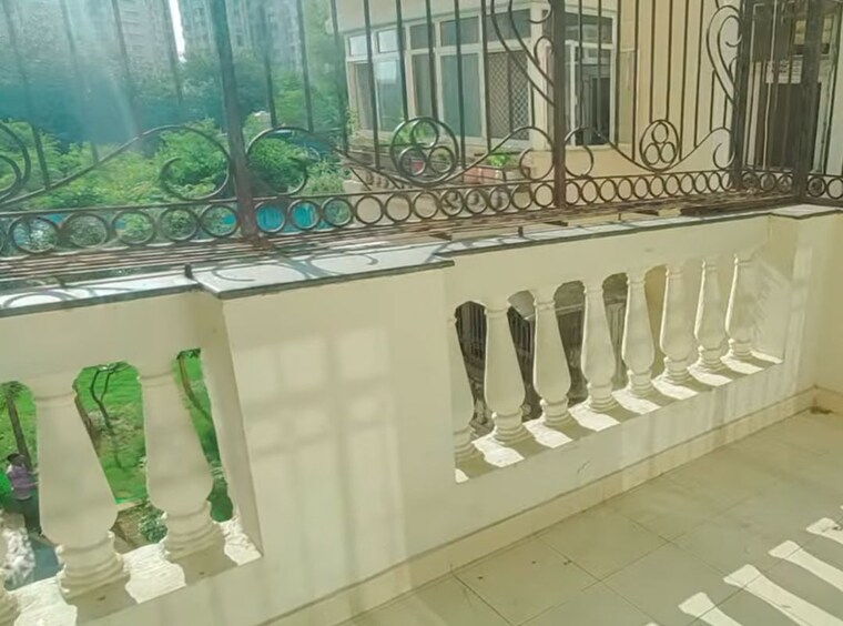 Balcony, amrapali-silicon-city 3 Bedroom 1470 Sq.Ft. Apartment In Sector 76 Noida 10472590