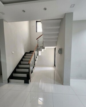 Staircase in 4 BHK Villa at Bhatagaon – for Rent
