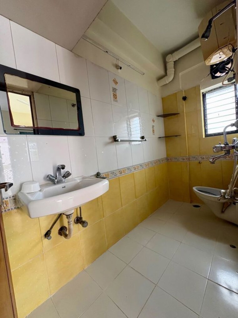 Bathroom, purti-seasons 3 Bedroom 1361 Sq.Ft. Apartment In New Alipore Kolkata 10474456