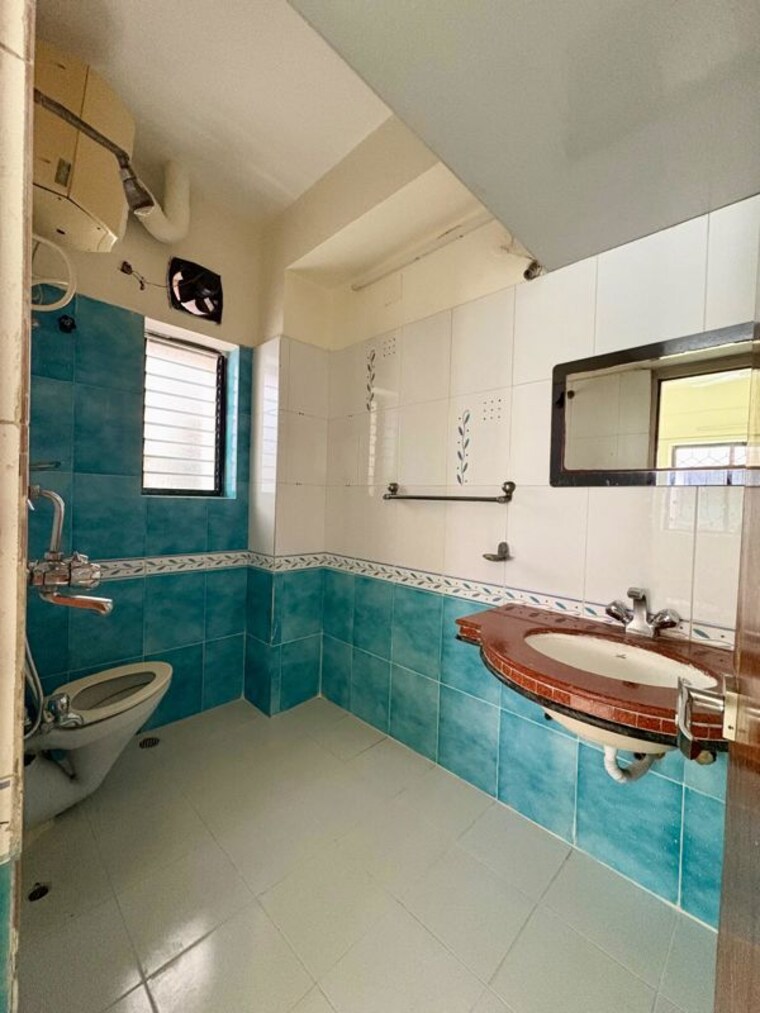 Attached Bathroom, purti-seasons 3 Bedroom 1361 Sq.Ft. Apartment In New Alipore Kolkata 10474456