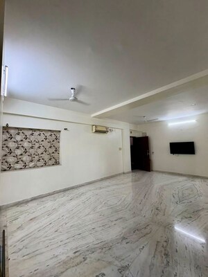 Room in 3 BHK Apartment at Purti Seasons, New Alipore – for Rent