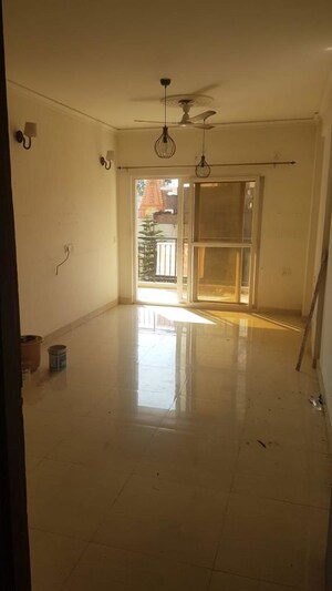 Room in 2 BHK Apartment at Siddharth Estate, Vasant Vihar – for Rent