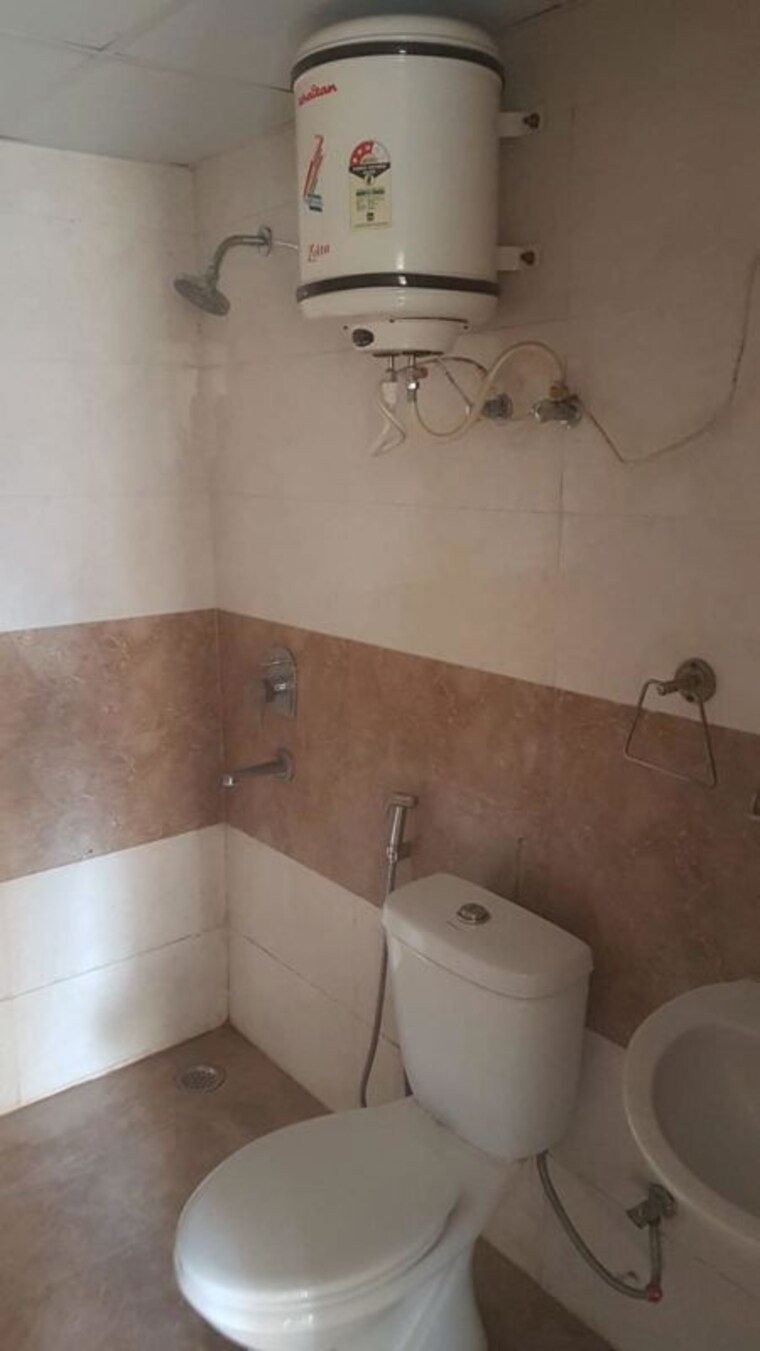 Bathroom, siddharth-estate 2 Bedroom 1350 Sq.Ft. Apartment In Vasant Vihar Dehradun 10474516