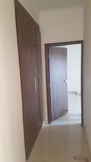 Room in 2 BHK Apartment at Siddharth Estate, Vasant Vihar – for Rent