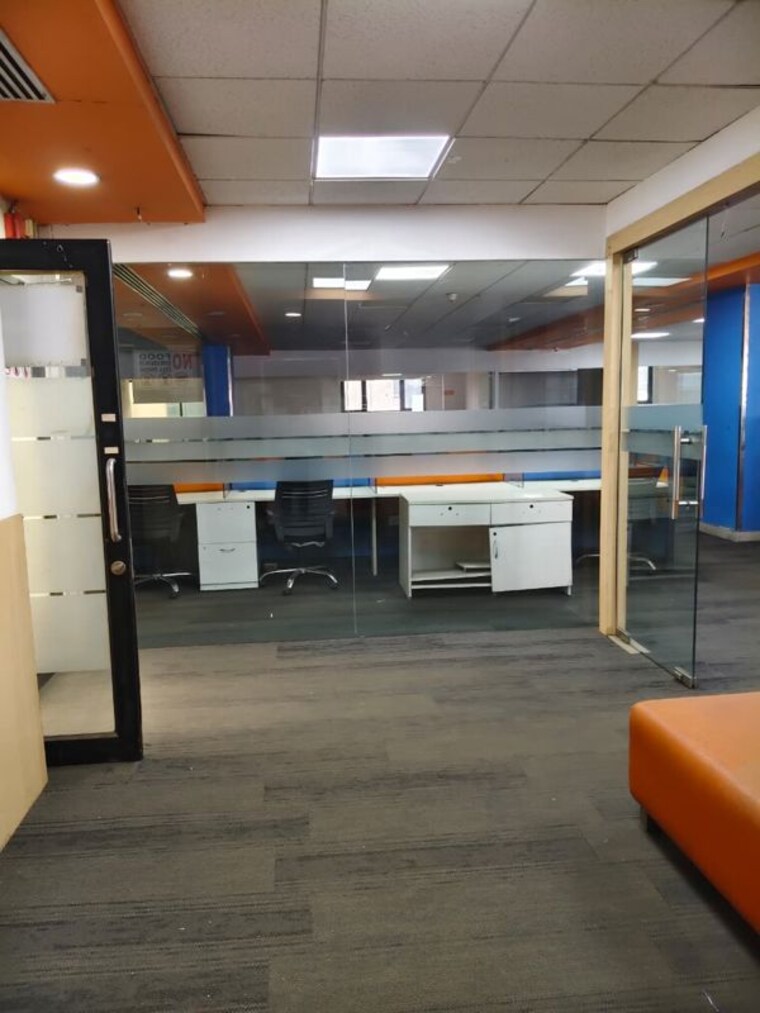  Parking, sector 63 Commercial Office Space 10500 Sq.Ft. In Sector 63 Noida 10474317
