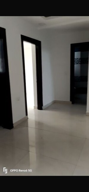 Room in 2.5 BHK Apartment at Grah Avas Green View Heights, Raj Nagar Extension – for Sale