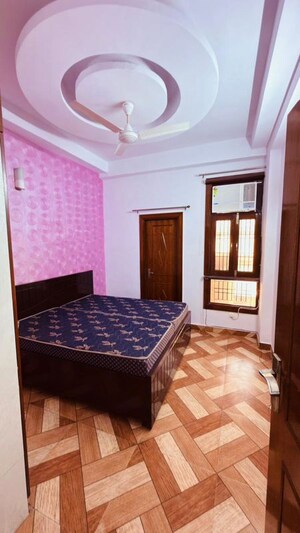 Bedroom in 2 BHK Builder Floor at Mayur Vihar 1 – for Rent