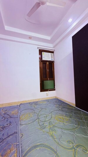 Room in 2 BHK Builder Floor at Mayur Vihar 1 – for Rent