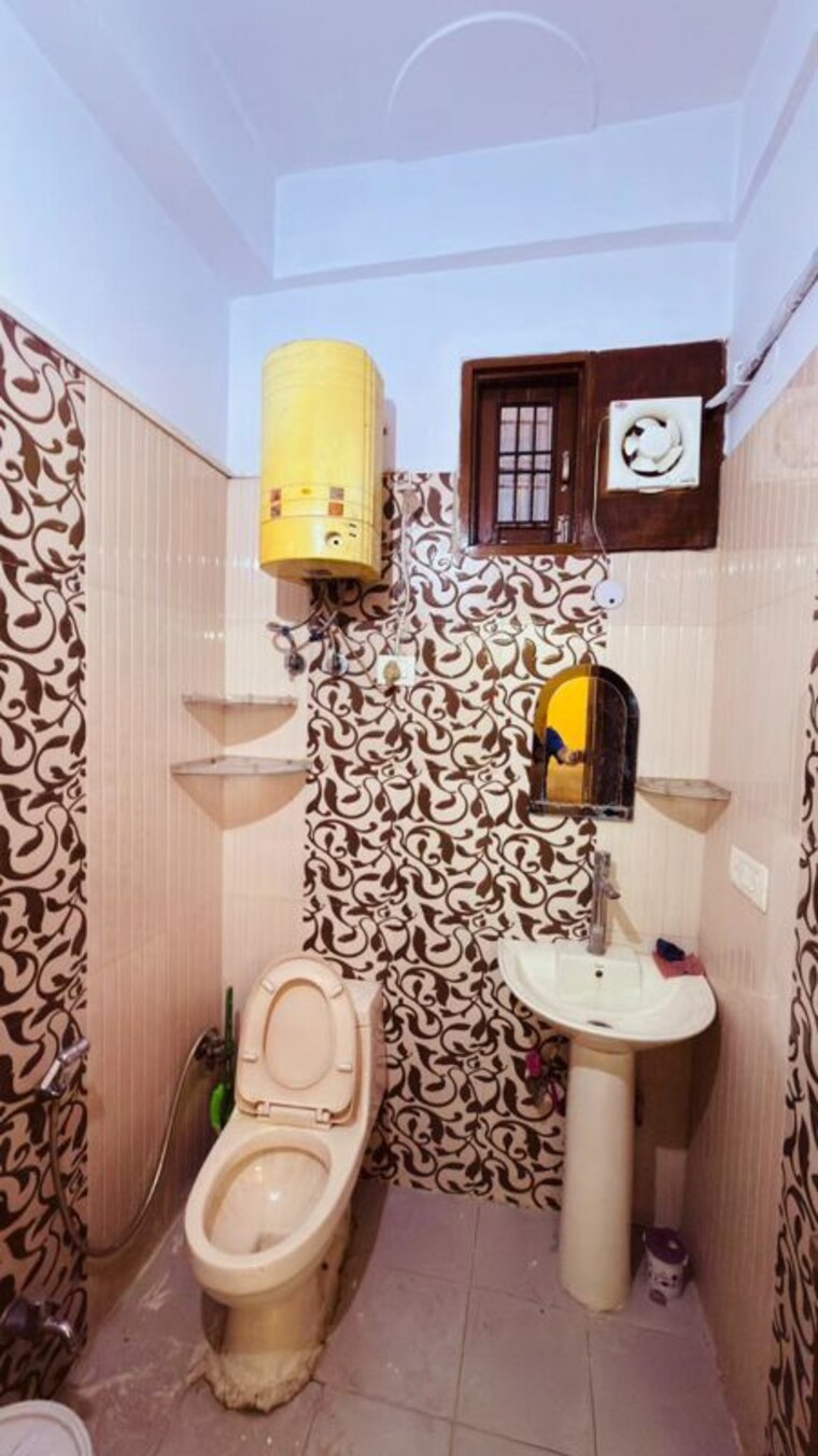 Bathroom, mayur vihar 1 2 Bedroom 900 Sq.Ft. Builder Floor In Mayur Vihar 1 Delhi 10474607