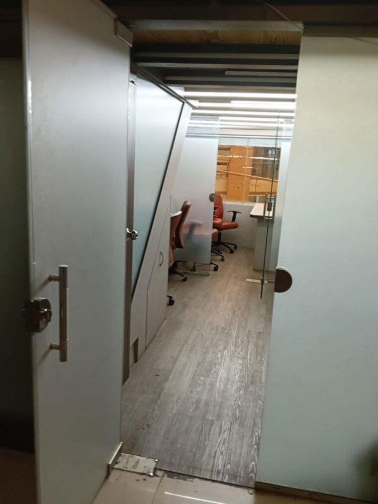 Balcony, express-zone Commercial Office Space 178 Sq.Ft. In Malad East Mumbai 10474679