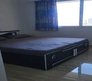 Bedroom in 2 BHK Apartment at Matunga East – for Rent