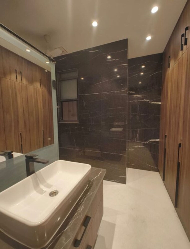 Bathroom, greater kailash 3 Bedroom 1800 Sq.Ft. Builder Floor In Greater Kailash Delhi 10474738