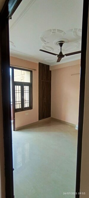 Room in 1 BHK Builder Floor at Paryavaran Complex – for Rent