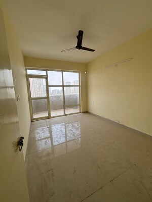 Room in 2 BHK Apartment at Pyramid Midtown, Sector 59 – for Rent