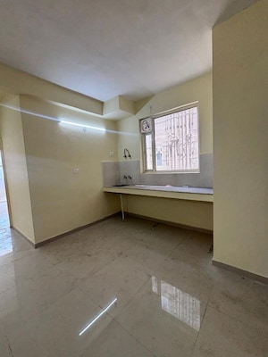 Room in 2 BHK Apartment at Pyramid Midtown, Sector 59 – for Rent