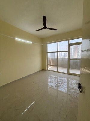Room in 2 BHK Apartment at Pyramid Midtown, Sector 59 – for Rent