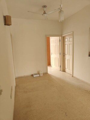 Room in 3 BHK Apartment at Emaar Emerald Floors Premier, Sector 65 – for Rent