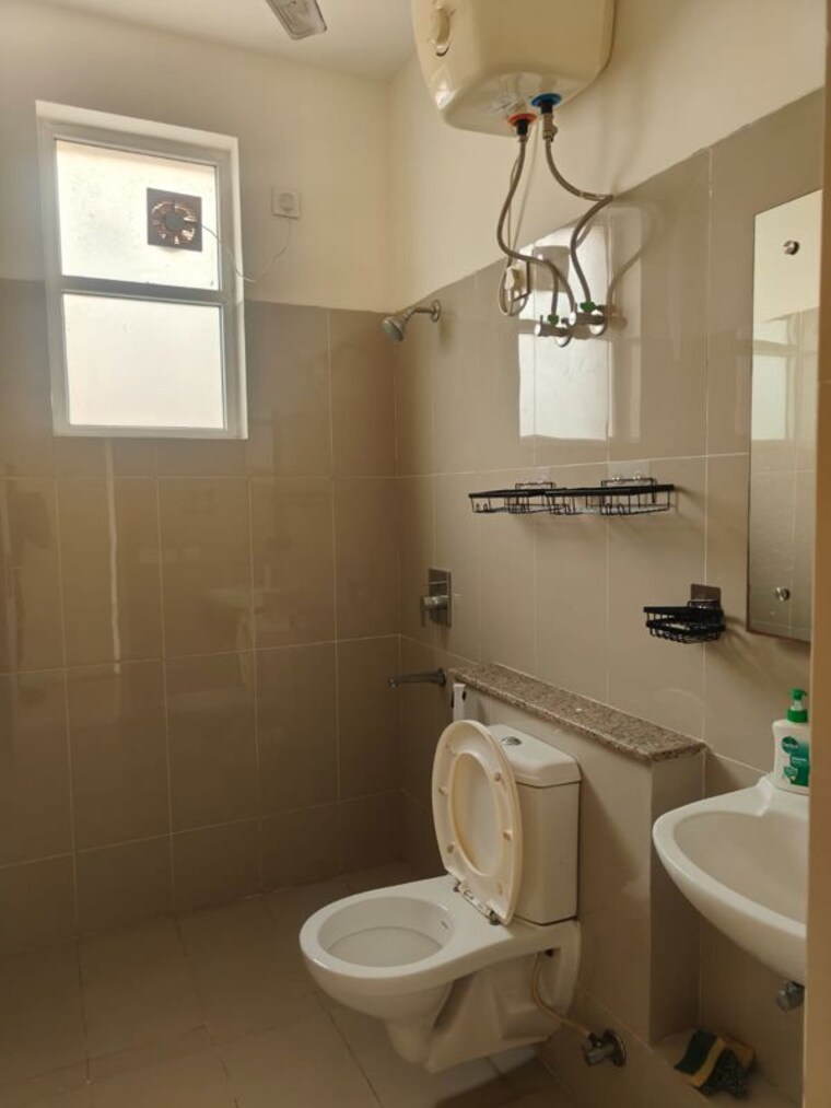 Bathroom, emaar-emerald-floors-premier 3 Bedroom 1650 Sq.Ft. Apartment In Sector 65 Gurgaon 10474784