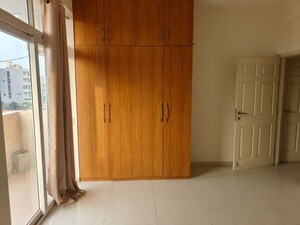 Room in 3 BHK Apartment at Emaar Emerald Floors Premier, Sector 65 – for Rent
