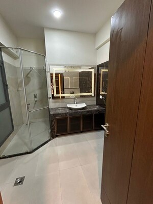 Bathroom in 5 BHK Builder Floor at Auram Floor, South City 2 – for Rent