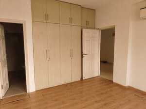 Room in 3 BHK Apartment at Emaar Emerald Floors Premier, Sector 65 – for Rent