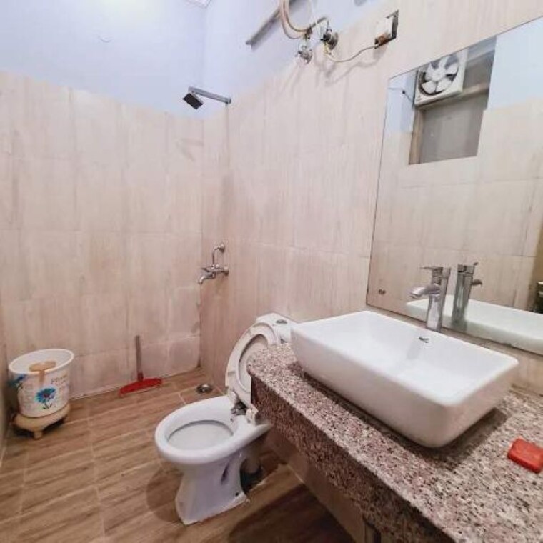 Bathroom, sector 46 Pg For Boys & Girls In Sector 46 10474883