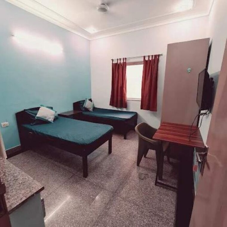 Room, sector 46 Pg For Boys & Girls In Sector 46 10474883