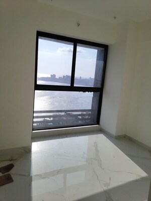 Room in 2.5 BHK Apartment at Prescon Midtown Bay, Mahim West – for Rent