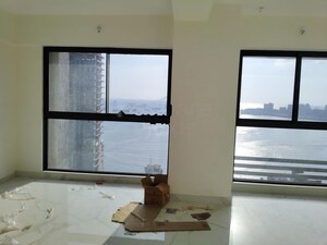 Room in 2.5 BHK Apartment at Prescon Midtown Bay, Mahim West – for Rent